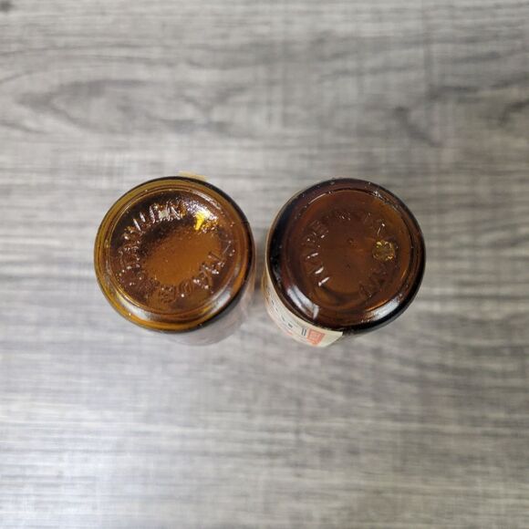 Miniature Budweiser Salt and Pepper Shaker Set - Picture 6 of 10